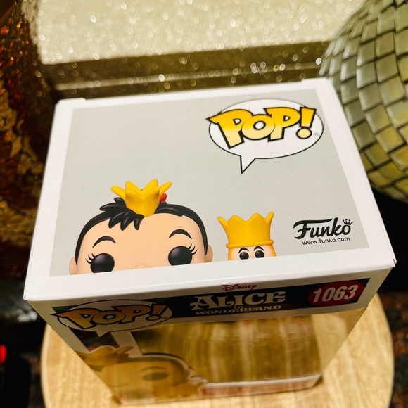 ♥️Alice in Wonderland♥️ 70th Anniversary- Queen Of Hearts with King #106… - Picture 8 of 14